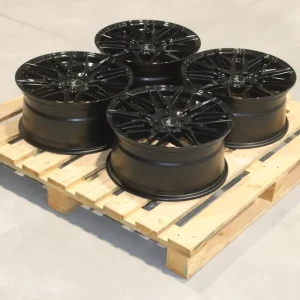 Najlepsza cena Set of JR28 17x8 ET38 4x100 Gloss Black