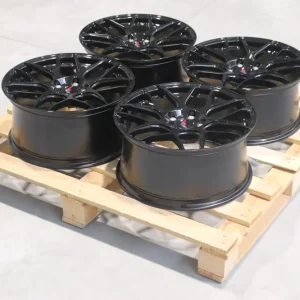 Kup online Set of JR18 18x8,5 ET45 5x112 Gloss Black