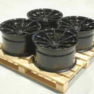 Set of CVR4 20x11 ET25 + 20x11 ET30 5x112 Gloss Black Zamów teraz