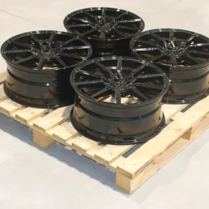 Set of CVR4 19x8,5 ET45 5x114,3 Gloss Black Ograniczona ilość