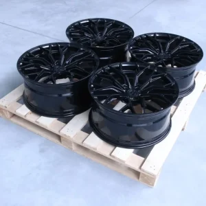 Set of CVR1 20x9,5 ET35 + 20x9,5 ET38 5x112 Gloss Black Hit sprzedaży